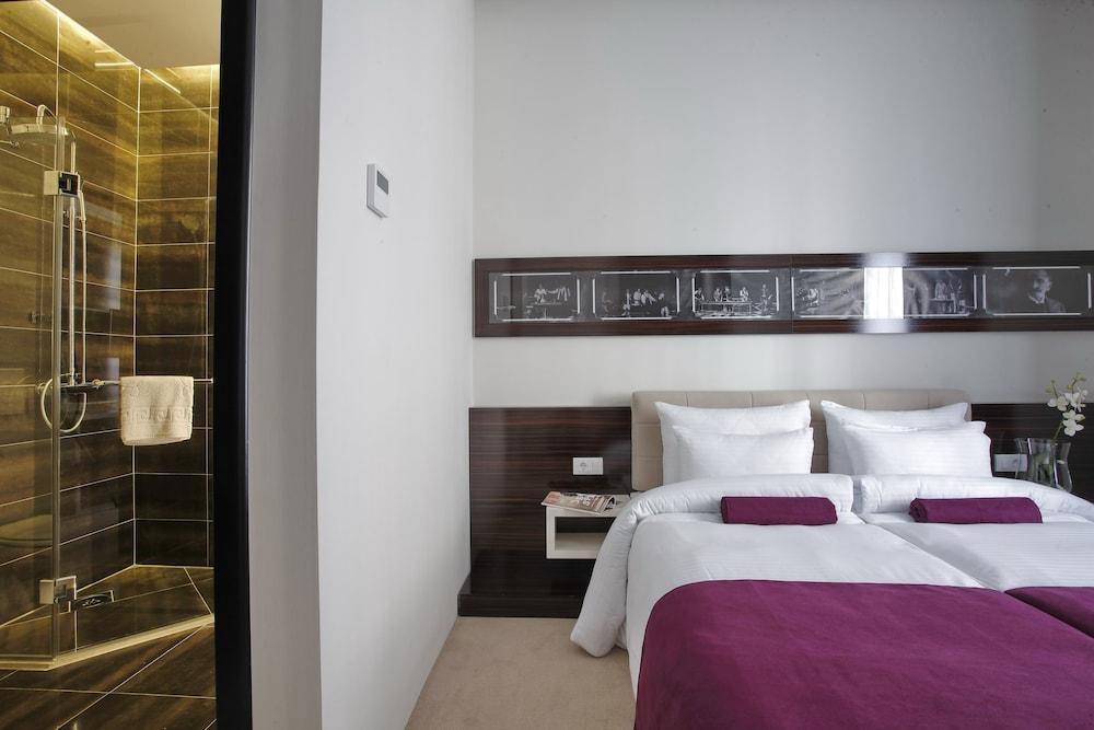 Hotel Theater Belgrade Garni Esterno foto