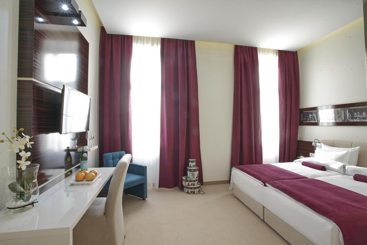 Hotel Theater Belgrade Garni Esterno foto