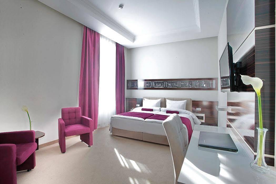 Hotel Theater Belgrade Garni Esterno foto